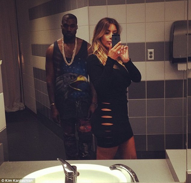 Kim Kardashian sem calcinha Instagram Kim Kardashian sem calcinha Instagram